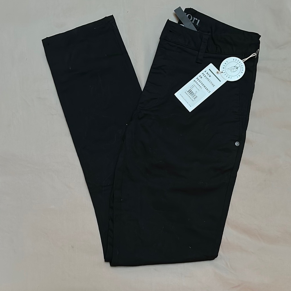 Vuori Black Slim Straight Jeans Timeless Style